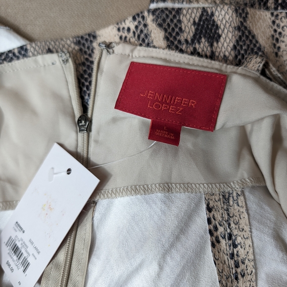 Elegant Snake Print V-Neck Dress - Picture 10 of 11